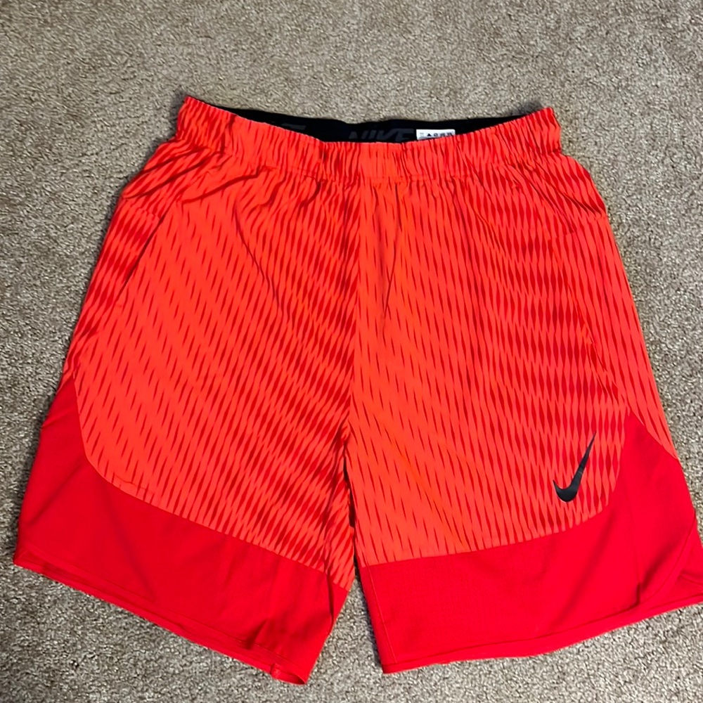 Men's Nike Flow Woven Training Shorts, Red, L, 803962 657